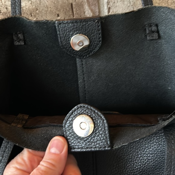 Banana Republic 🖤 Black genuine leather shoulder bag - Picture 2 of 8